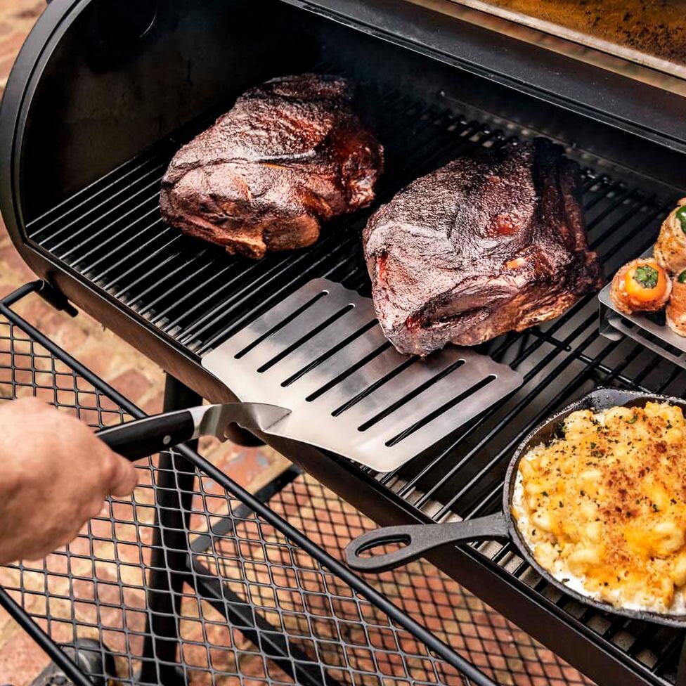 Oklahoma Joe's 3959563R06 Blacksmith Hawg Lifter- Removing From Grill - Lifestyle thumbnail