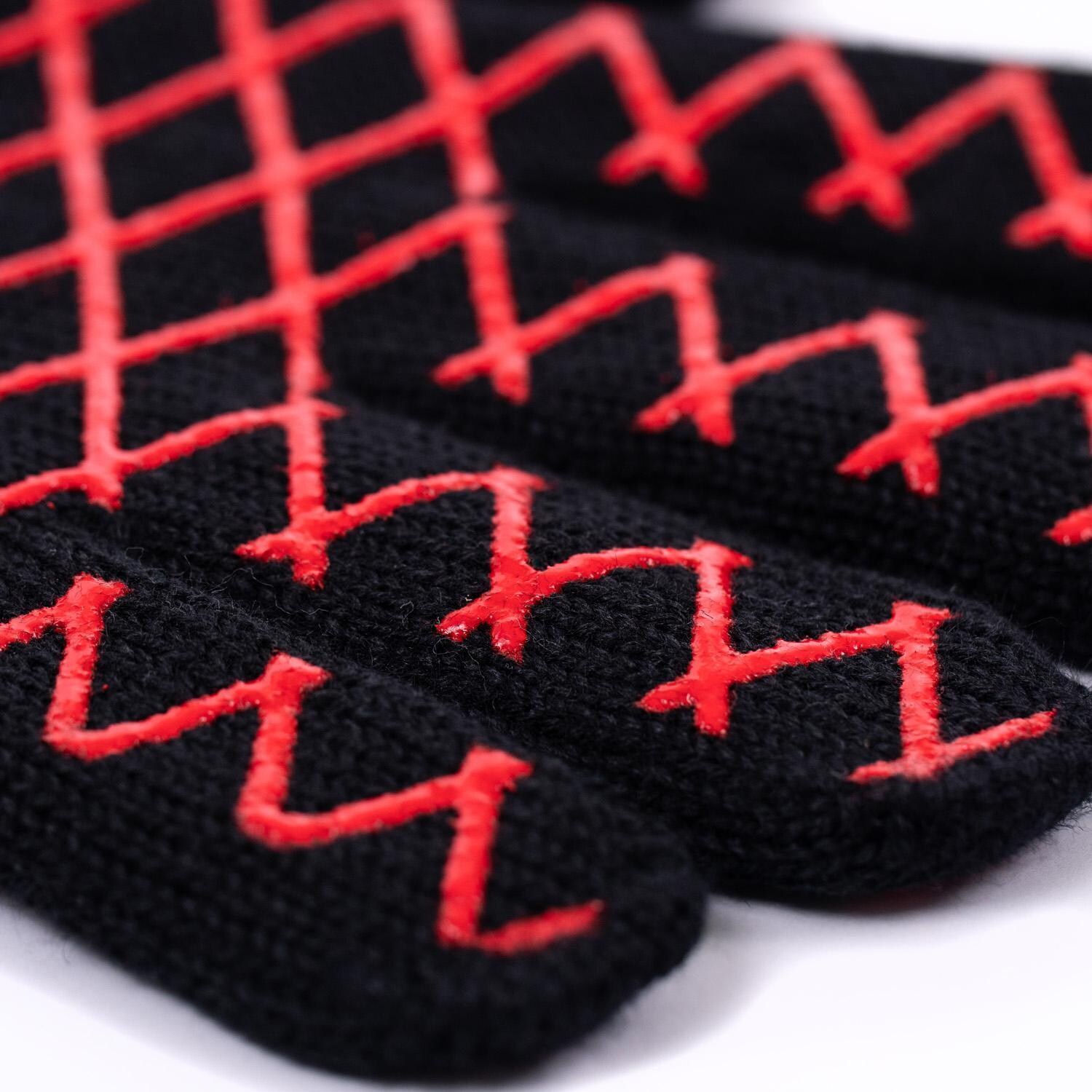 BBQGuys Signature BBQ-GM Silicone Grip Grilling Gloves - Silicone Grips For Securely Handling Hot Pans And Tools - Detail thumbnail