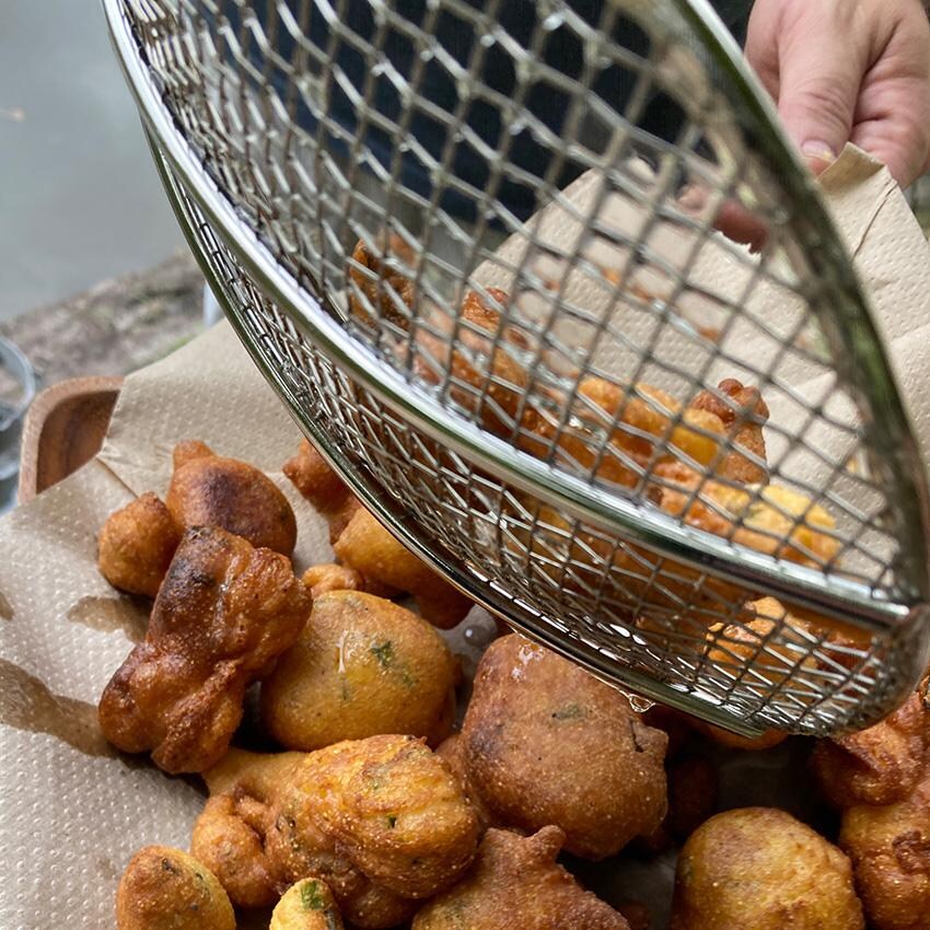 Bayou Classic Cast Iron Fish Fryer With High Pressure Outdoor Stove - B159 -Fritters thumbnail