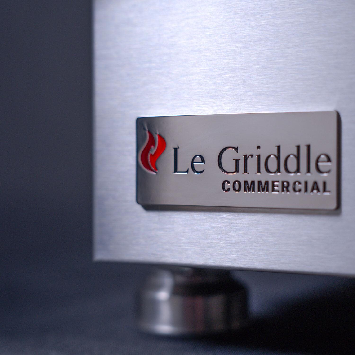 Le Griddle OML75P3 LP Pro Series 75 2 Burner Built-In Propane Flat Top Grill w/ 3mm Plate - Logo - Detail thumbnail