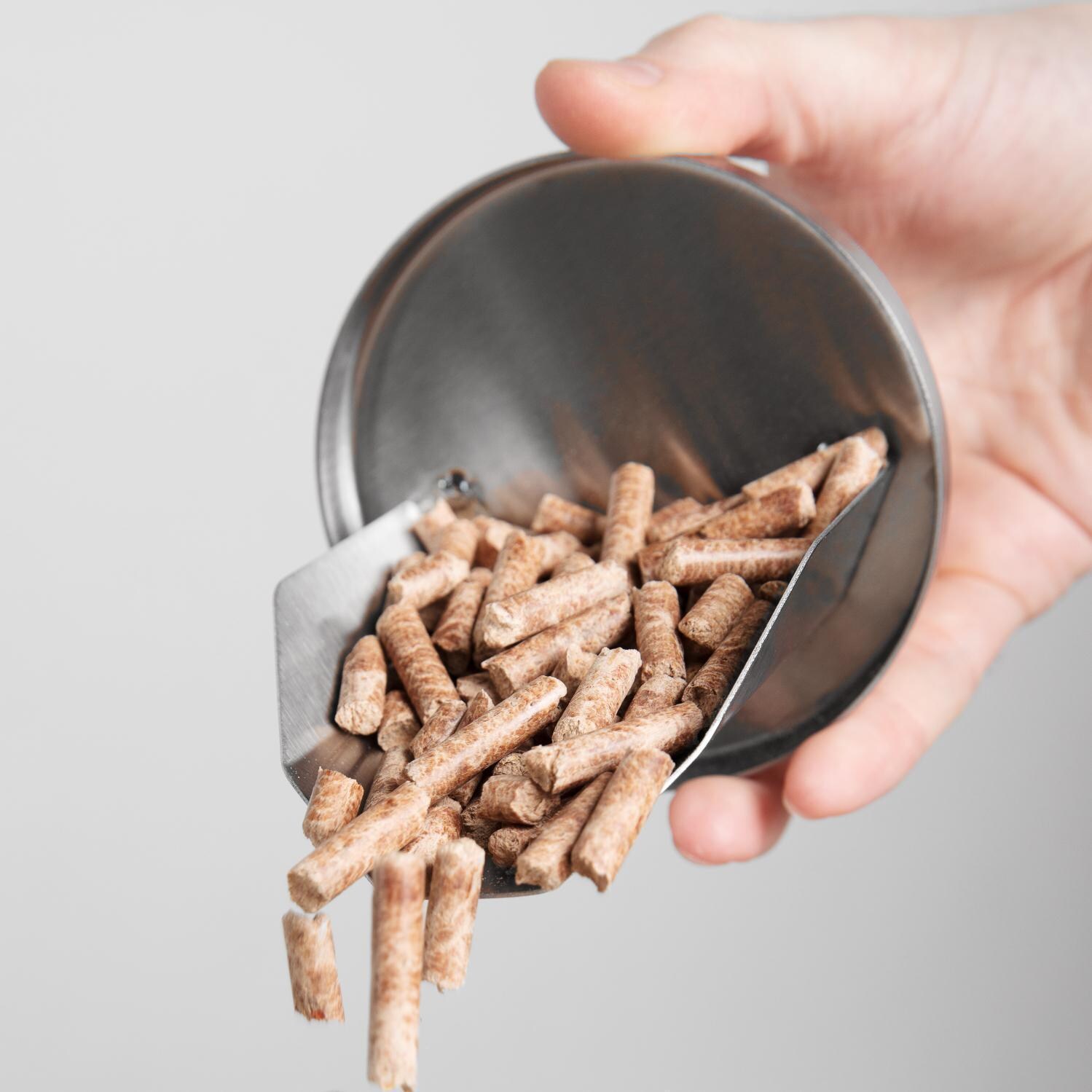 Uuni 3 UUNI-3A Pizza Oven - Adding Pellets thumbnail