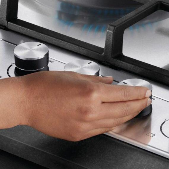 Fisher Paykel 24-Inch 4-Burner Natural Gas Cooktop - Stainless Steel - CG244DNGX1 - Turning On thumbnail