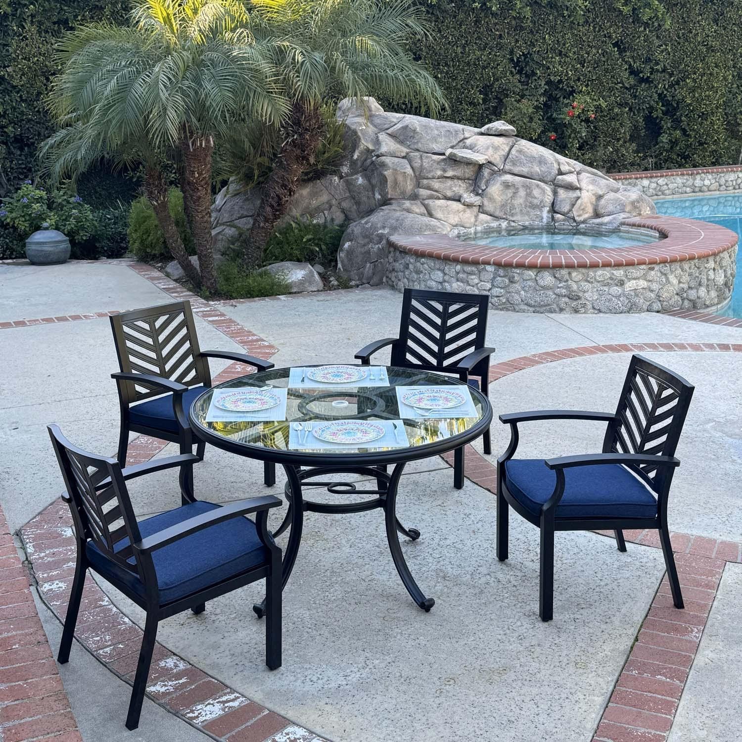 Darlee Palm Springs 5 Pc Aluminum Dining Set w/ 40-in Round Dining Table in Antique Bronze/Navy by - B/2550-5PC-50C-NAVY