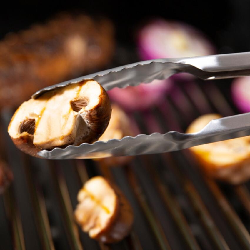 Broil King Stainless Steel 16-in Precision Baron Tongs - 64037 - Up Close - Detail thumbnail