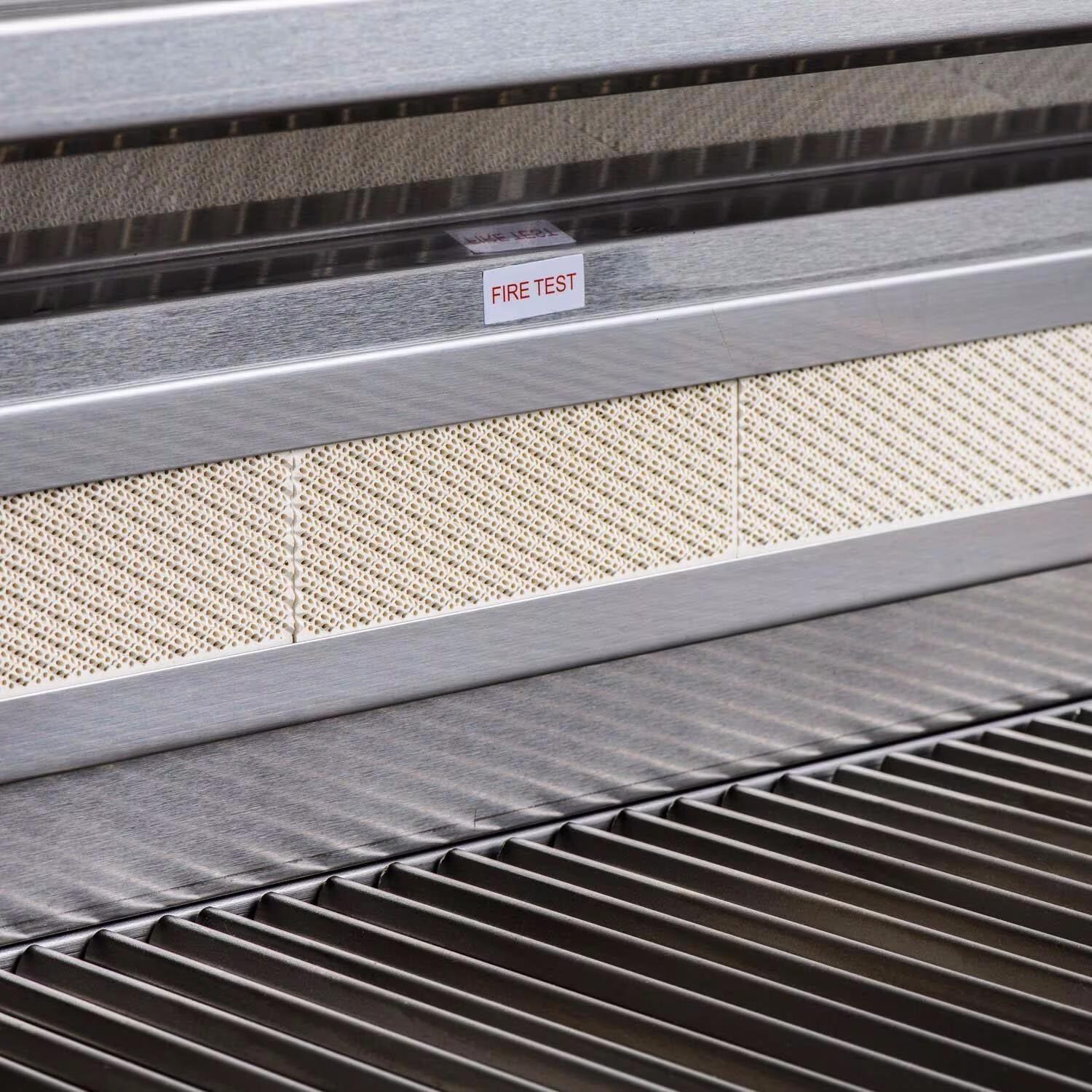 Blaze BLZ-4LTE3-NG 32-In Natural Gas Grill - Rear Infrared Burner - Detail thumbnail