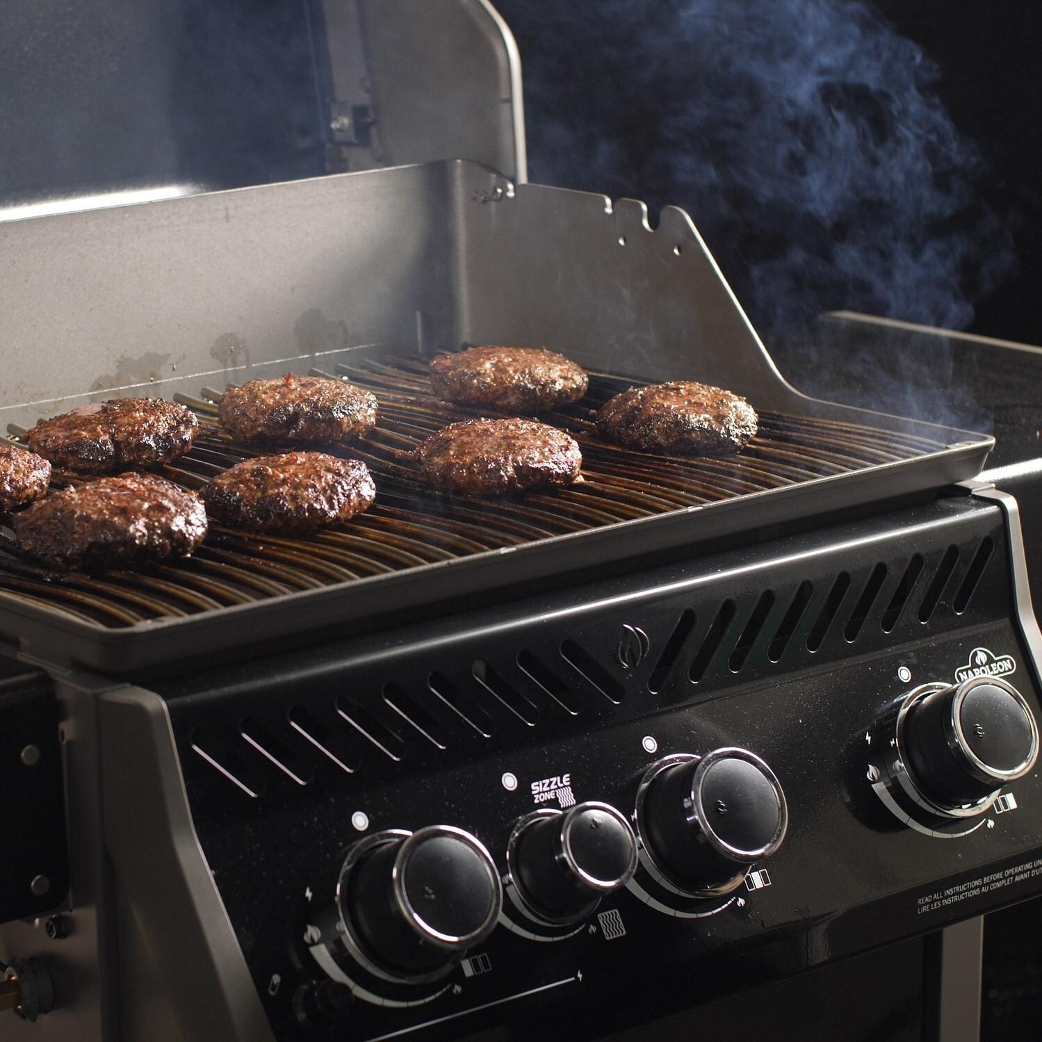 Napoleon Rogue 425 - Grilling Burgers thumbnail