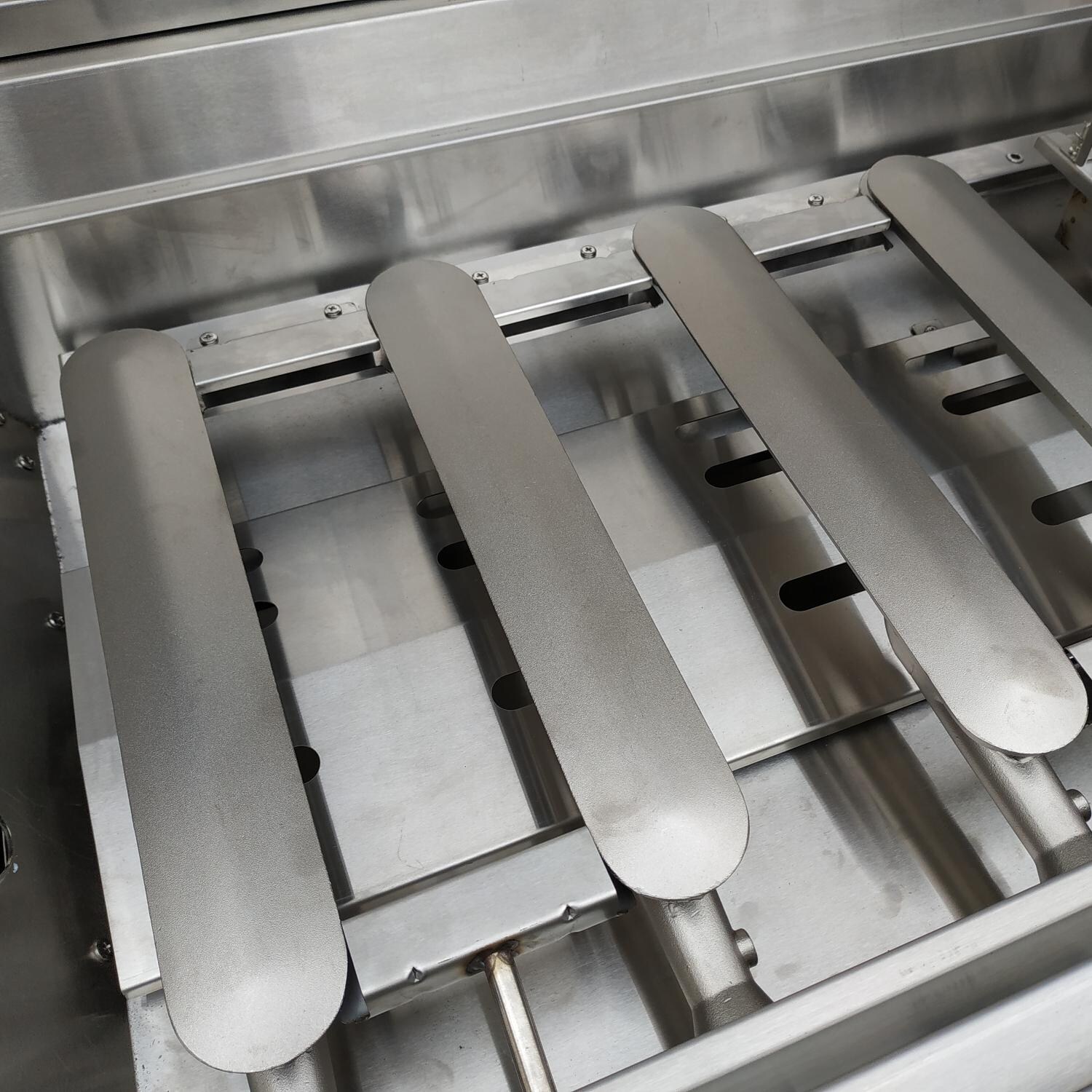 Turbo Grills - B4019BNG - Grand Turbo 40-Inch Built-In Natural Gas Grill - Cast Stainless Steel Burners thumbnail