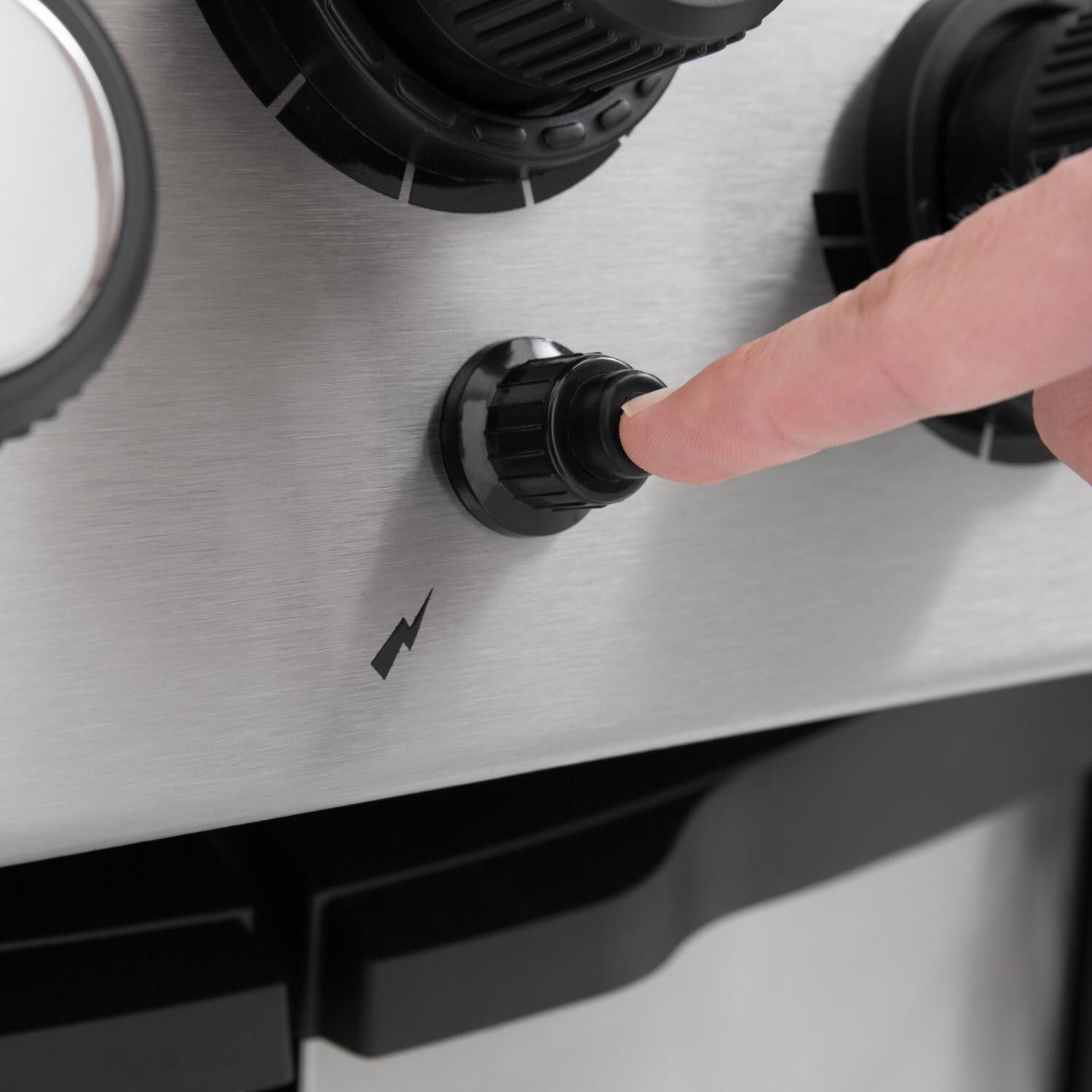 Broil King Sovereign 90 3-Burner Freestanding Gas Grill - Sure-Lite Electronic Ignition System thumbnail