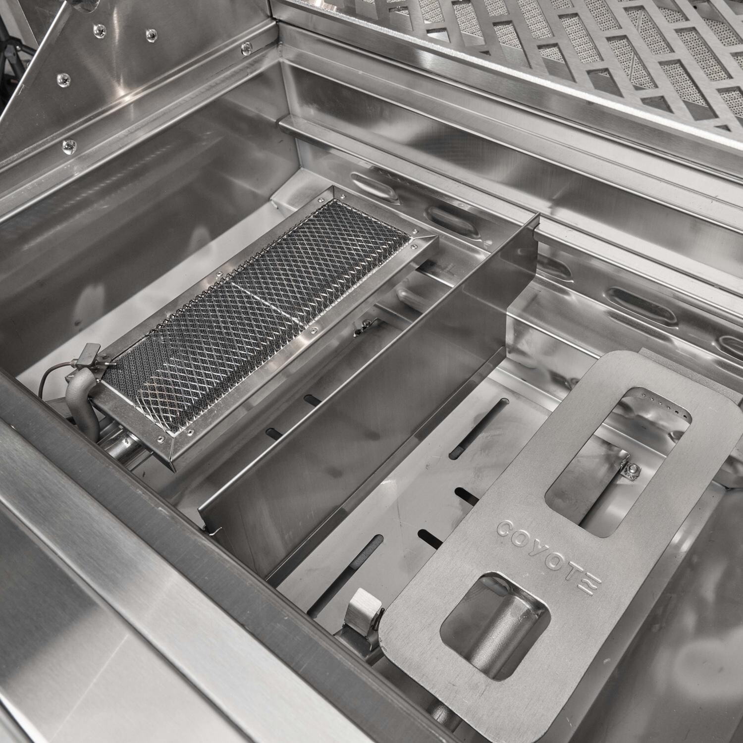 Coyote Outdoor Living 30 Inch SL-Series Built-In Natural Gas Grill - Heat Separators - Detail thumbnail