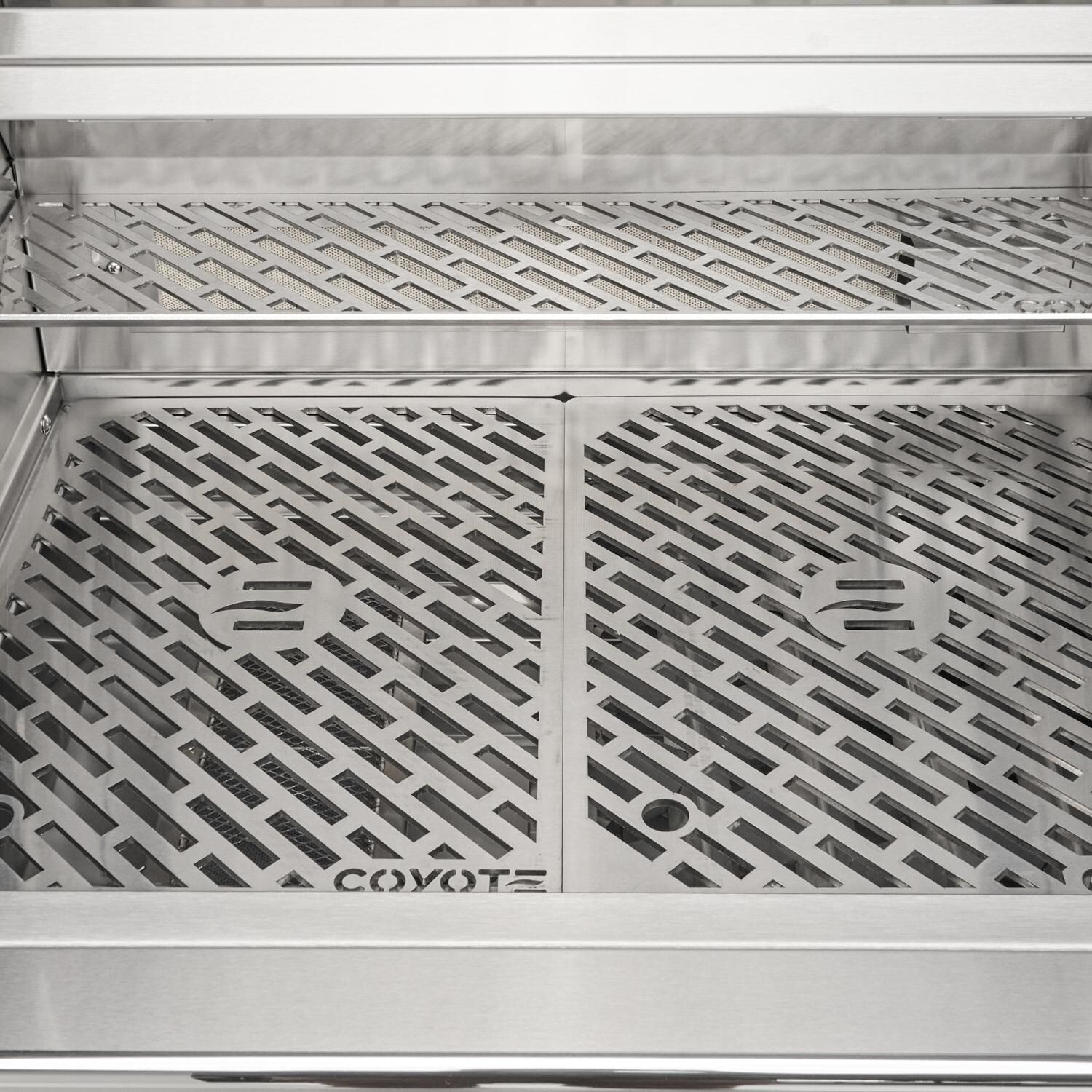 Coyote Outdoor Living 30 Inch SL-Series Freestanding Propane Grill - Interior - Detail thumbnail