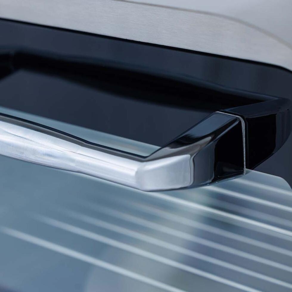 Blaze BLZ-LTE3OVN-NG 26-in Natural Gas Outdoor Oven - Handle - Detail thumbnail