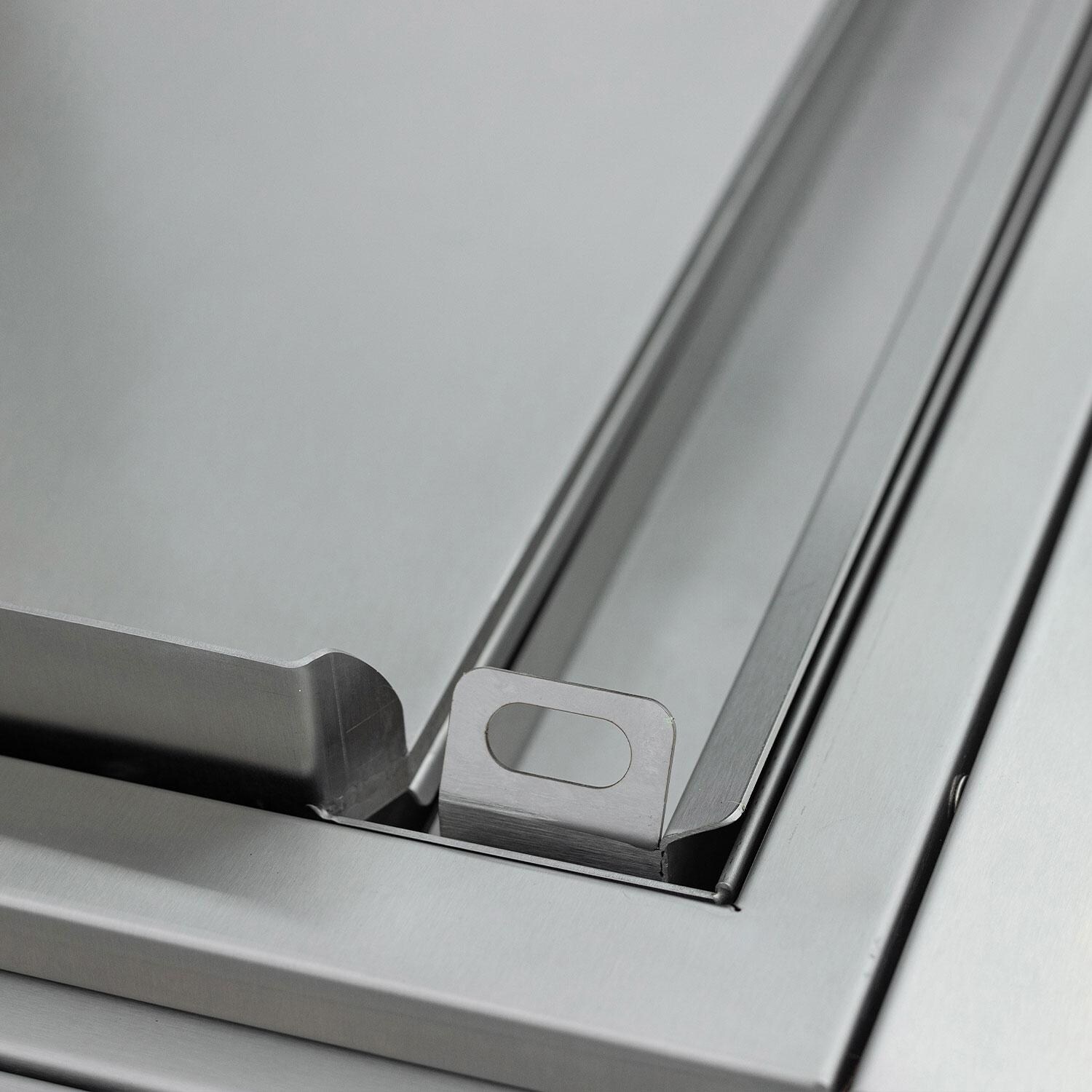 Blaze BLZ-GRIDDLE40-NG Natural Gas Griddle - Grease Tray - Detail thumbnail