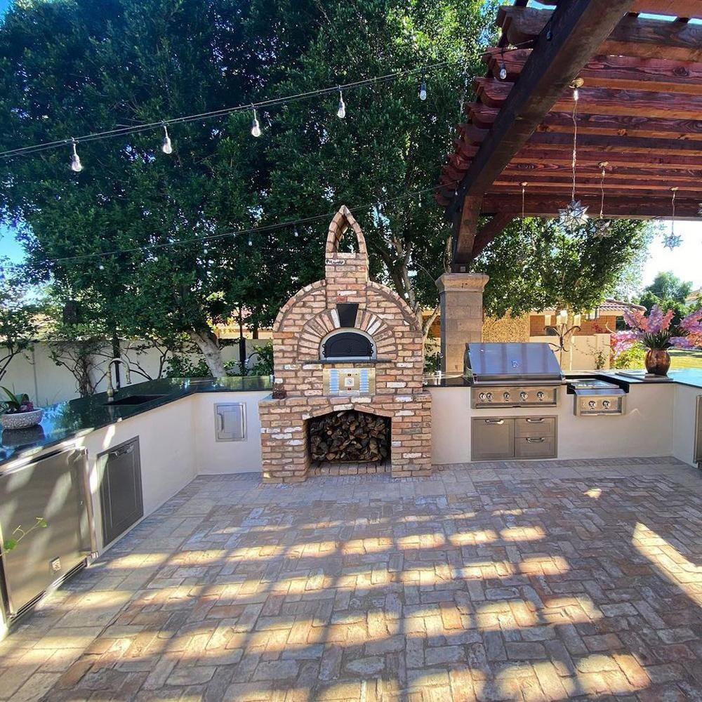 Chicago Brick Oven CBO-O-KIT-750-HYB-NG-C-3K Hybrid DIY Kit Commercial 6 Pc Pizza Oven - Natural Gas - Backyard - Lifestyle thumbnail