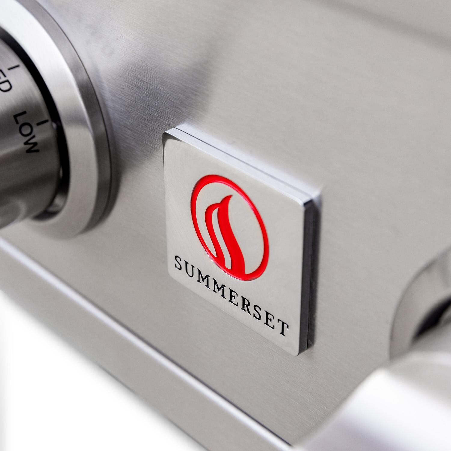 Summerset SZR32 Sizzler 32-in 4 Burner Built-In Propane Grill - Badge - Detail thumbnail