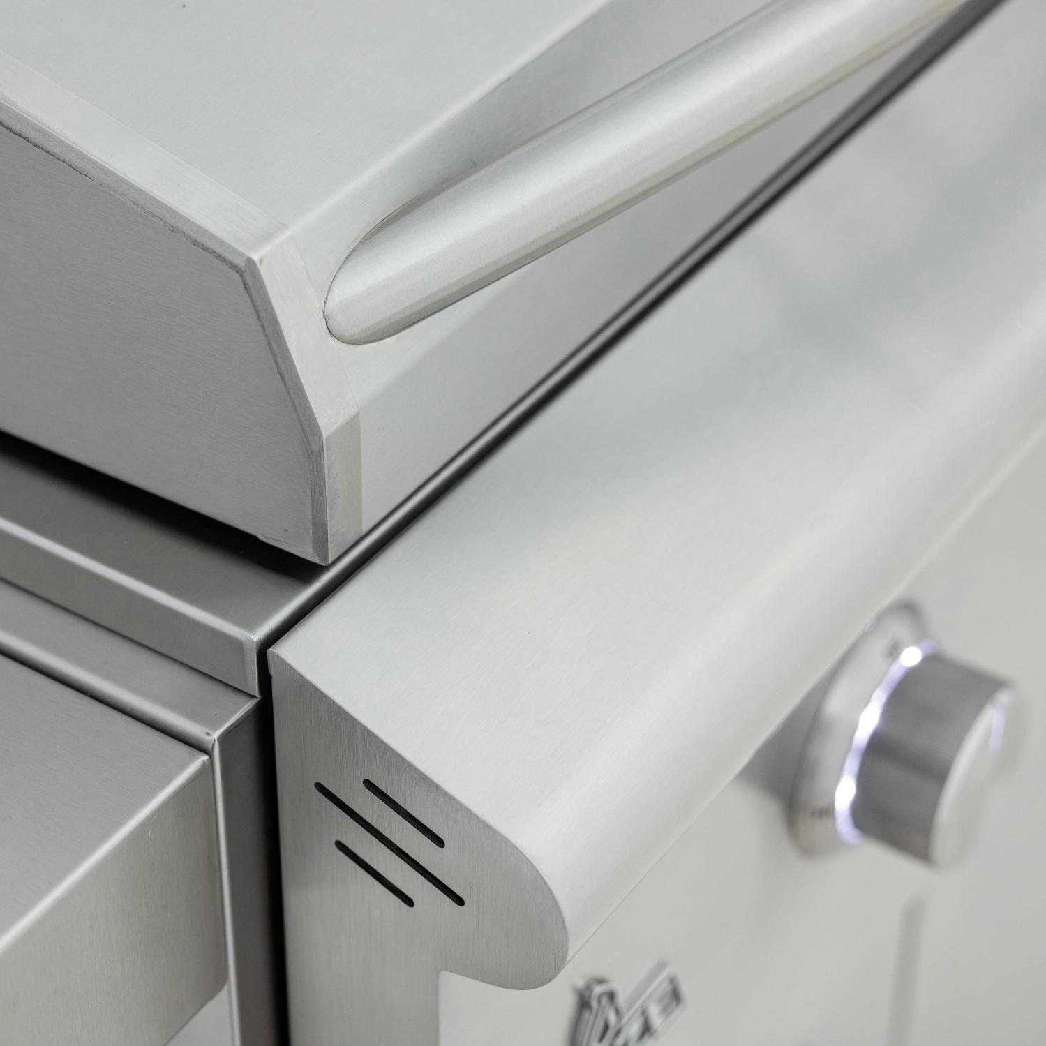 Blaze BLZ-GRIDDLE-LTE3-LP Propane Griddle - Handle - Detail thumbnail