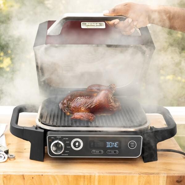 Shark Ninja Ninja Woodfire Grill OG71RD - Red - Smoking thumbnail