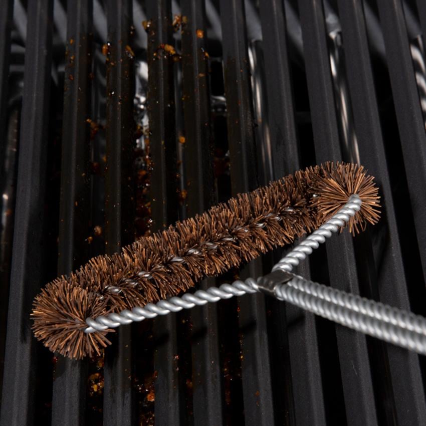 Broil King Tri-Head Twisted Palmyra Grill Brush - 65648 - In Use - Lifestyle thumbnail