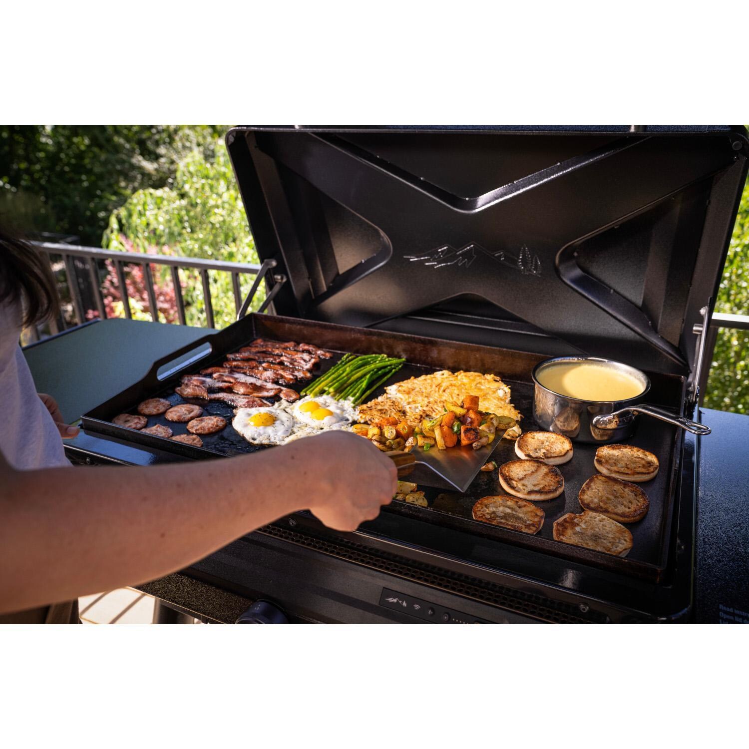 Traeger TF3CN59AU Flatrock Flat Top Grill - Grilling Food - Lifestyle thumbnail