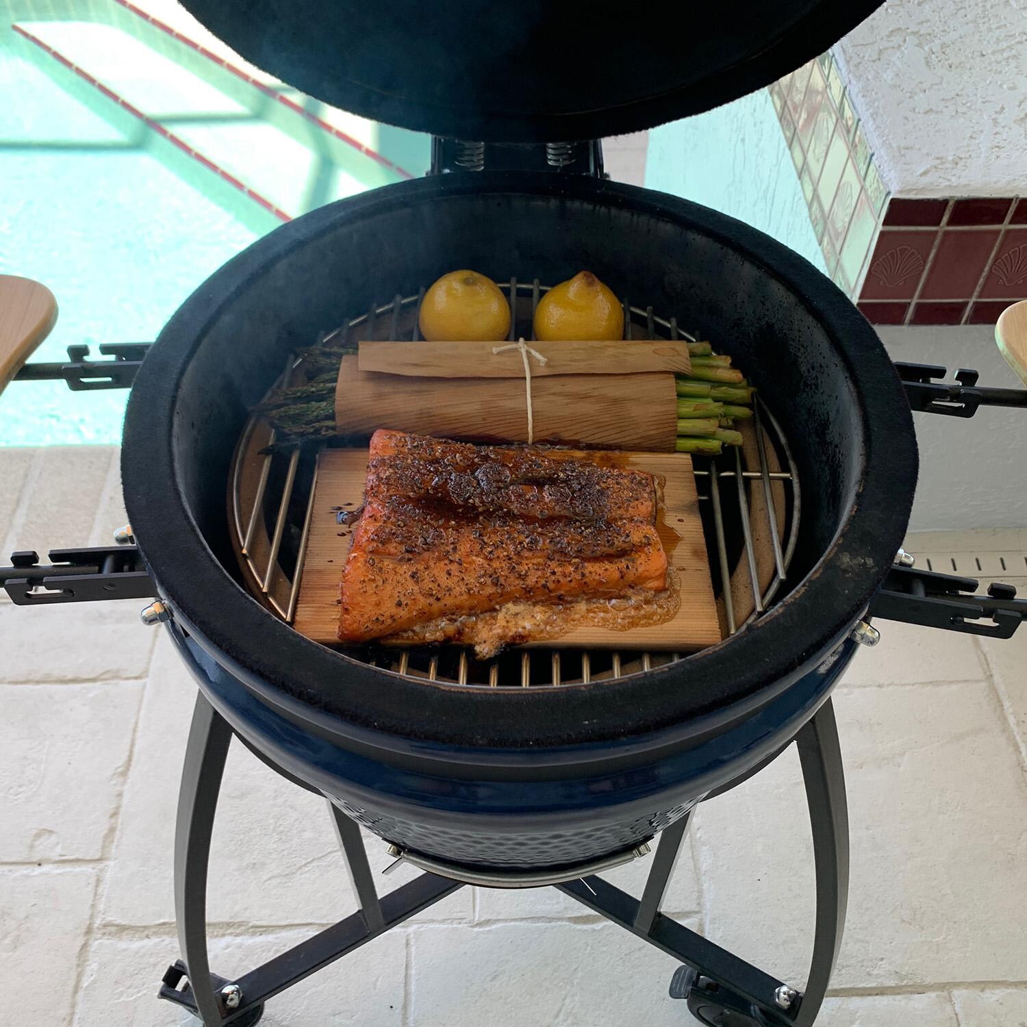 Lifesmart SCS-K19D 19-Inch Ceramic Kamado Grill - Brisket thumbnail