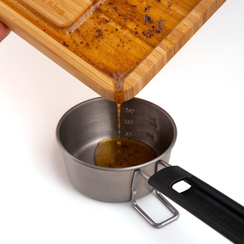 Broil King Bamboo Imperial Cutting/ Serving Board - 68429 - Juice Collection - Detail thumbnail