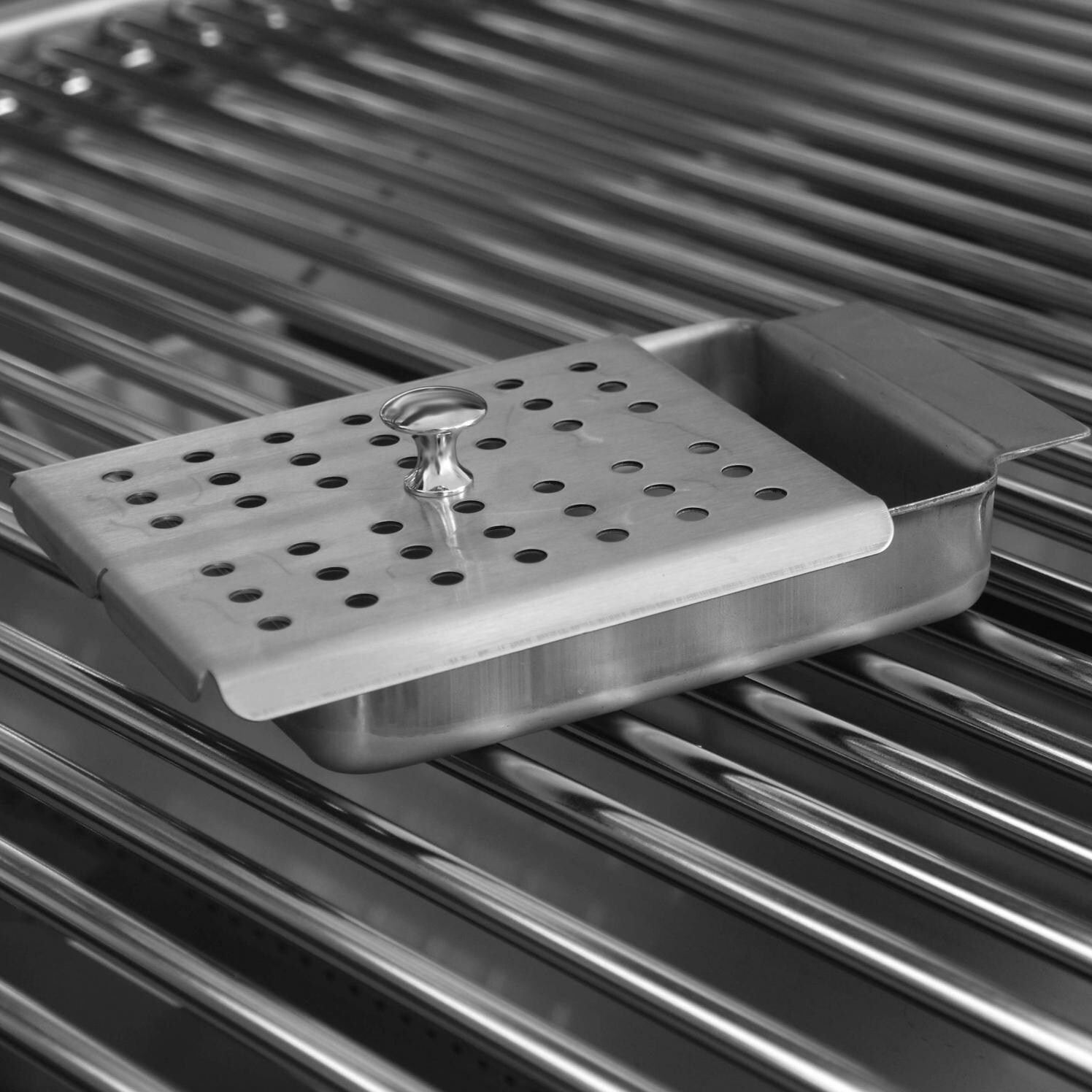 Lion L90000 Bonus Grilling Package - Smoker Box