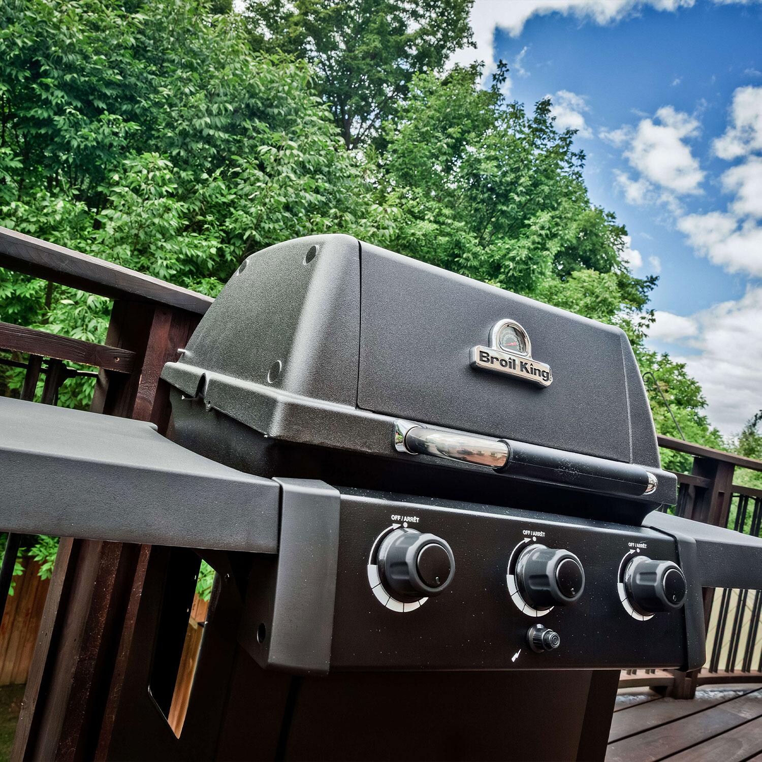 Broil King 814954 Gem 310 Shadow 3 Burner Propane Grill - Lifestyle thumbnail