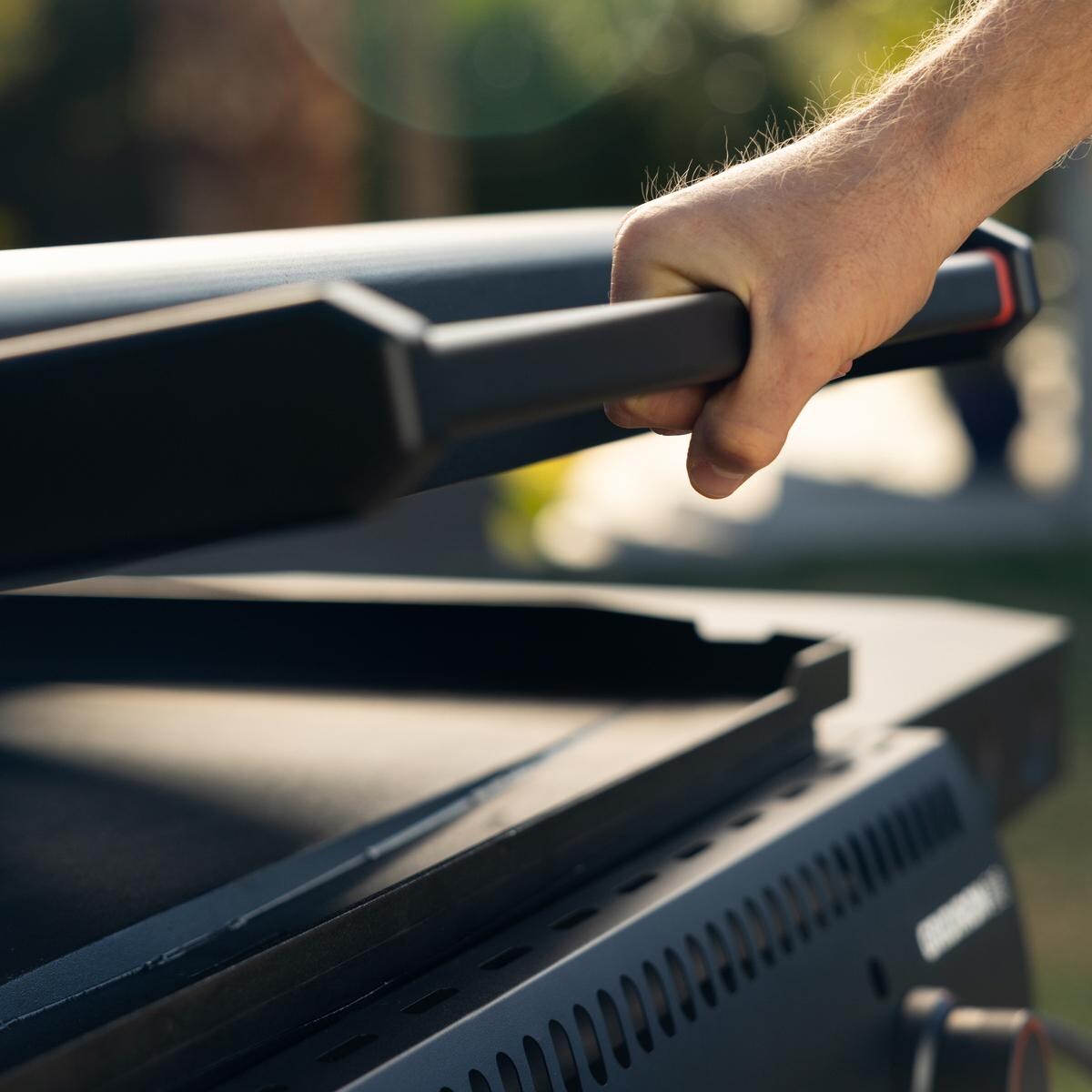 Camp Chef FTG36 36 Inch Gridiron Griddle - Handle - Detail thumbnail