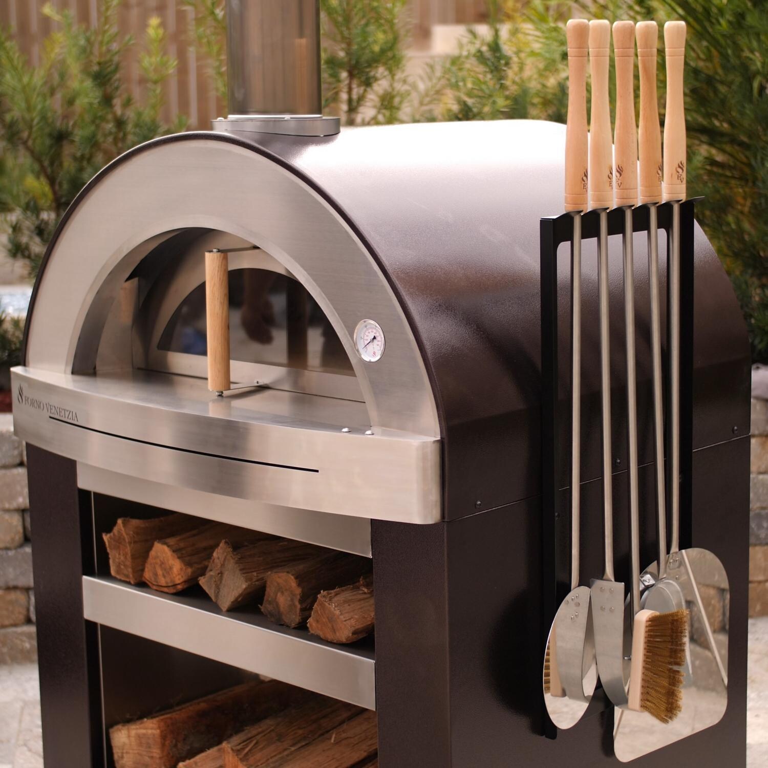 Forno Venetzia Torino 500 62-Inch Outdoor Wood-Fired Pizza Oven - Lifestyle thumbnail