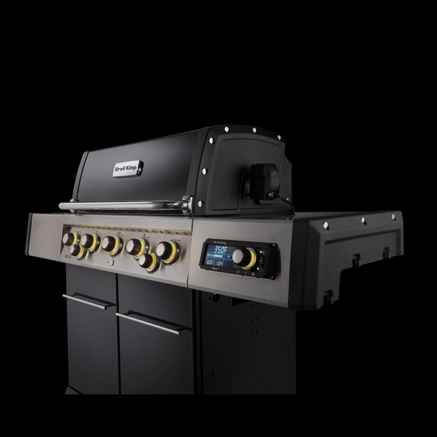 Broil King 688244 Regal Q 590 Pro IR Propane Grill - Glamour Yellow Knobs - Detail thumbnail