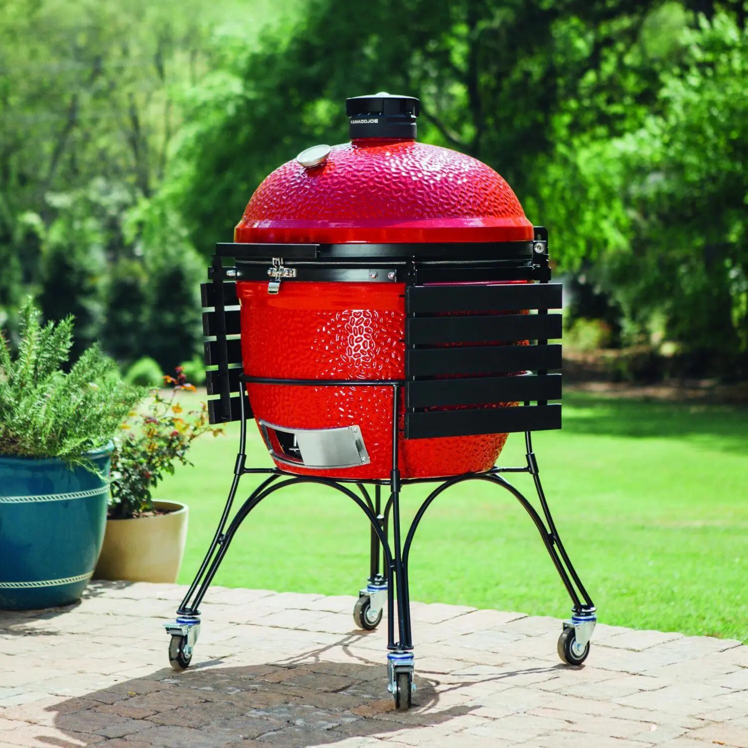 Kamado Joe Big Joe II 24-Inch Ceramic Grill - Lifestyle thumbnail