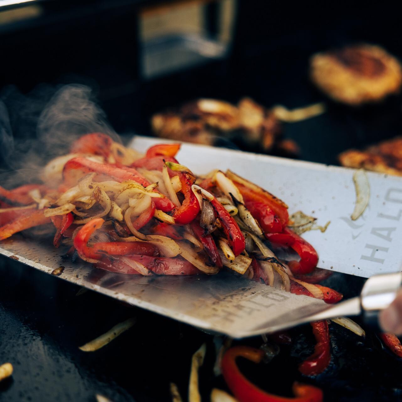 Halo - HZ-1002-XNA - 3 Burner Elite Griddle - Hibachi 2 - Detail thumbnail