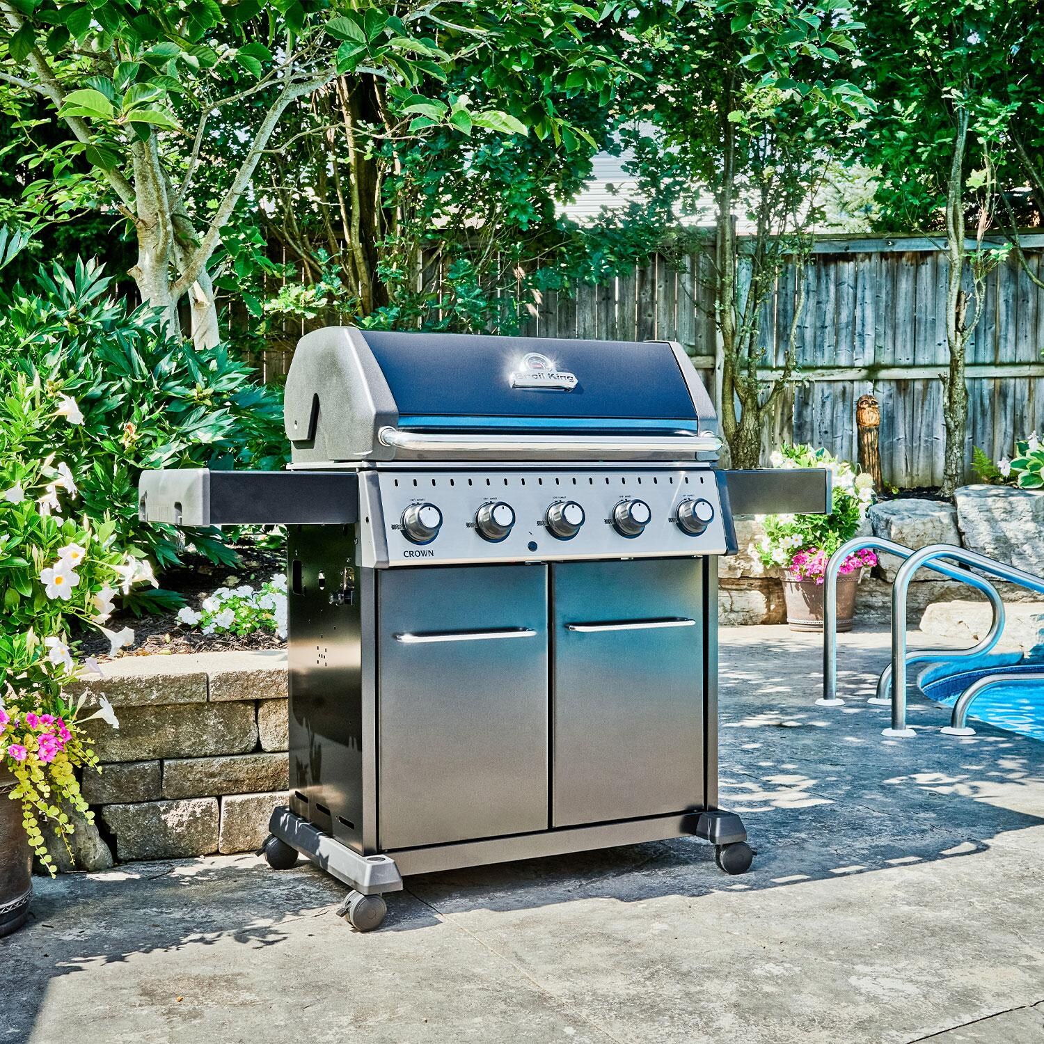 Broil King Crown 520 Natural Gas Grill - 866257