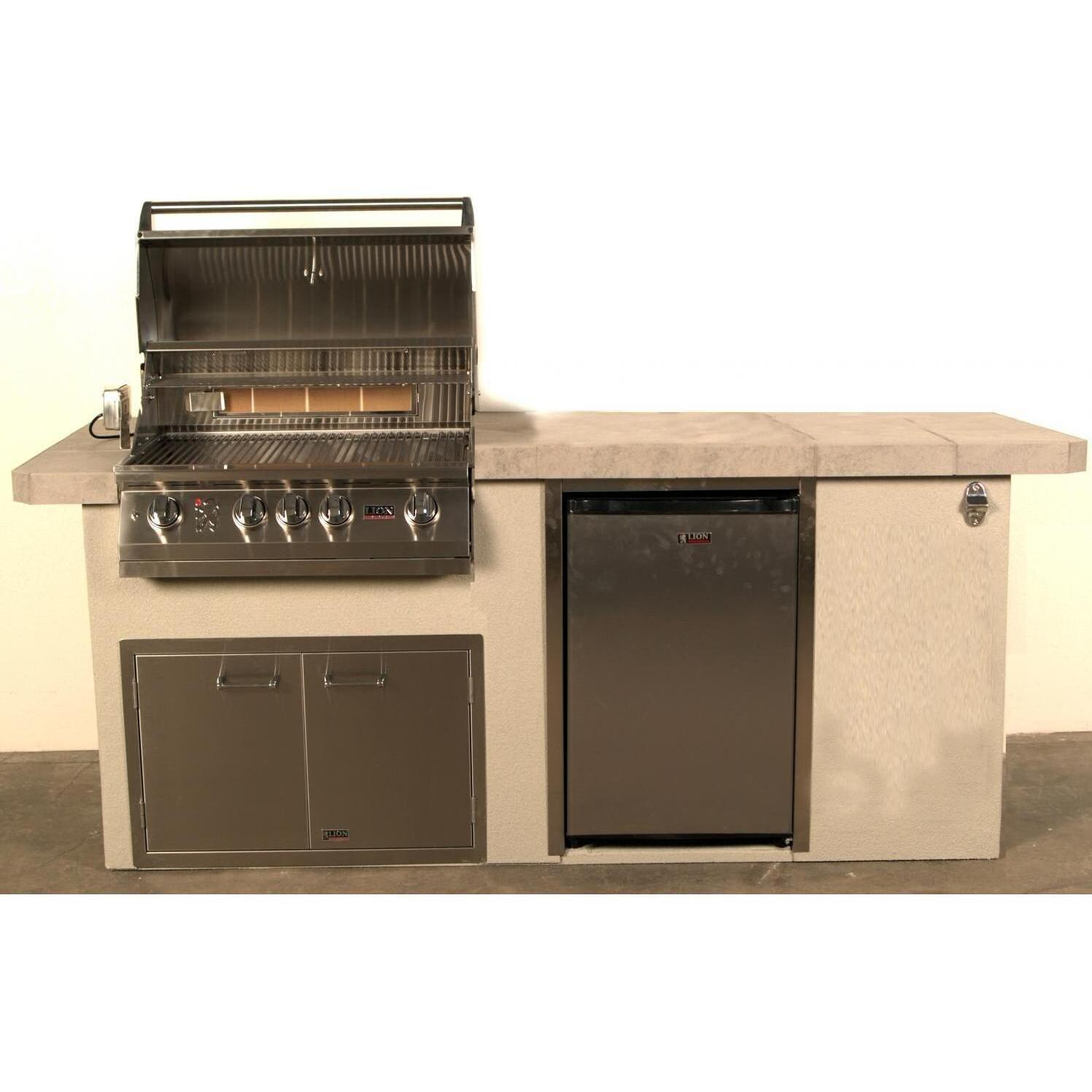 Lion Resort Q 7 Piece BBQ Island With Lion L75000 32-Inch Natural Gas Grill