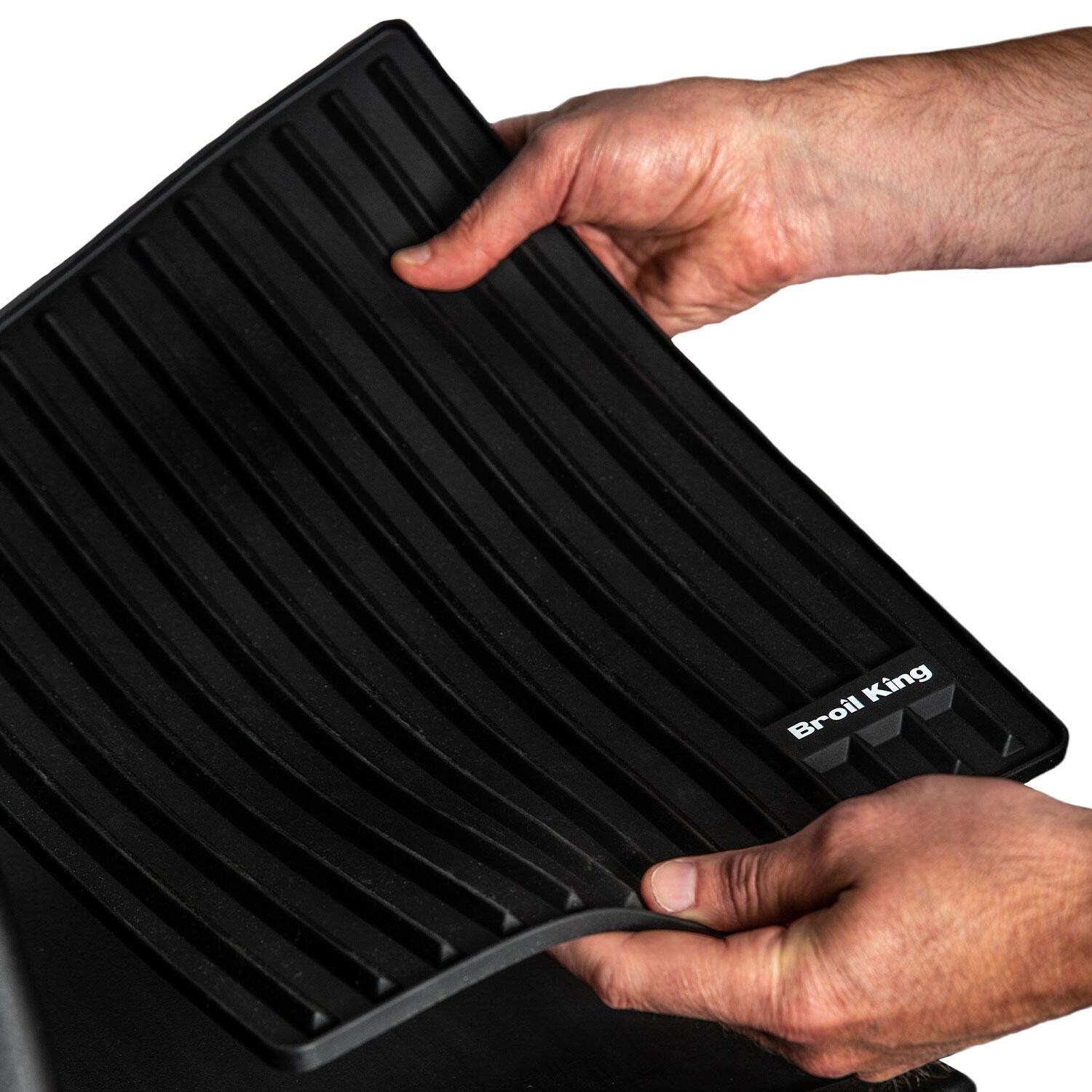 Broil King 60007 Regal Pellet Magnetic Side Shelf Mat - Detaching Grill Mat from Side Shelf - White Background thumbnail