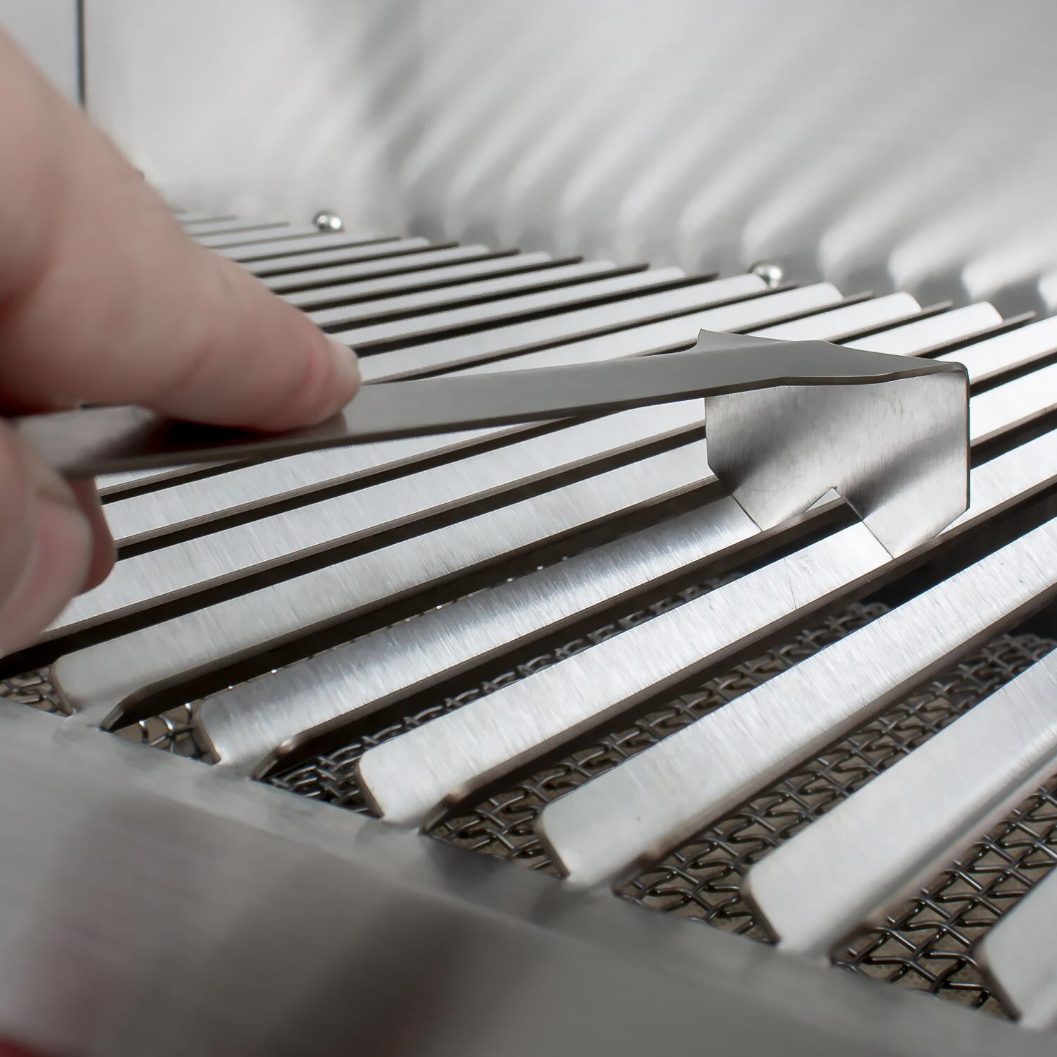 Solaire Stainless Steel Grid Scraper In Use thumbnail