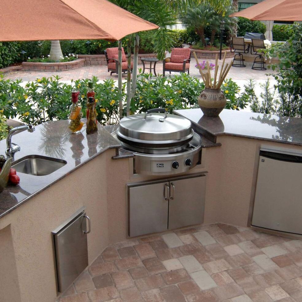 EVO 10-0055-LP-C Affinity 30G Built-In Flattop Propane Gas Grill w/ Non-Stick Ceramic Clad Coating - Installed in Small Outdoor Kitchen - Lifestyle thumbnail