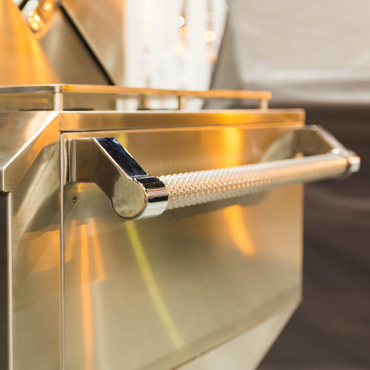 Hestan Deluxe 42-Inch Gas Grill - Cart Handle Detail thumbnail