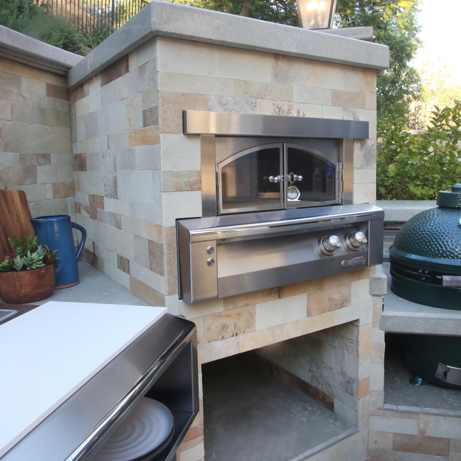 Alfresco 30-Inch Built-In Natural Gas Outdoor Pizza Oven Plus - Lifestyle Angled thumbnail