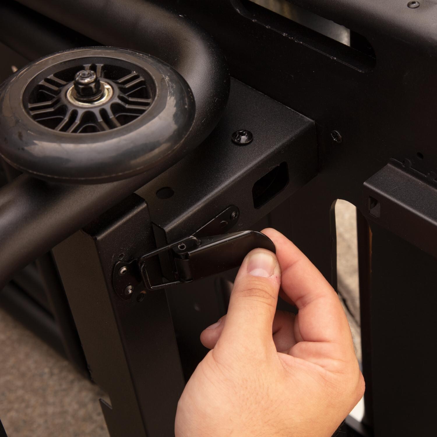 Cuisinart CGG-0036 36 Inch 4-Burner Gas Griddle - Cart Latch Detail thumbnail