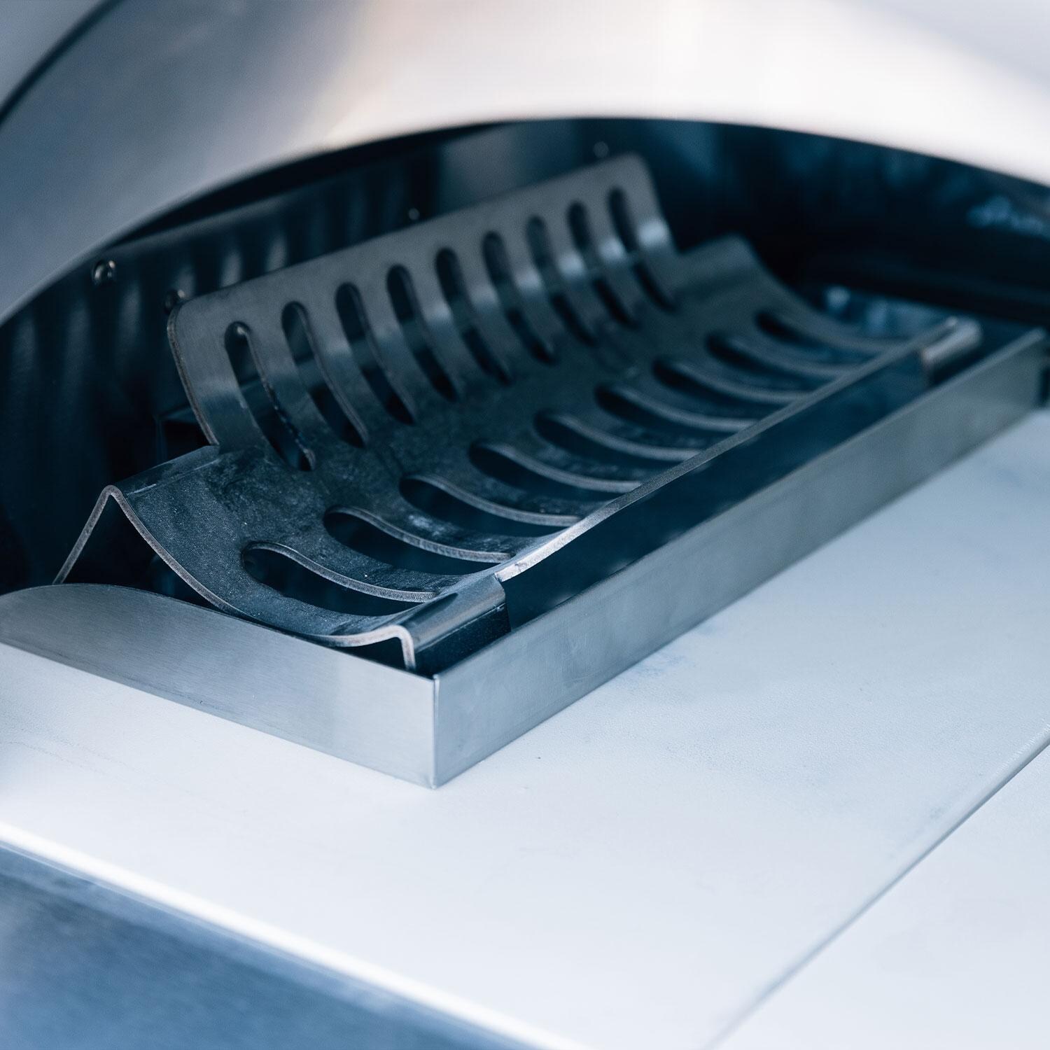 Summerset OV-HYB 32-in Countertop Hybrid Natural Gas Pizza Oven - Placement for Wood - Detail thumbnail