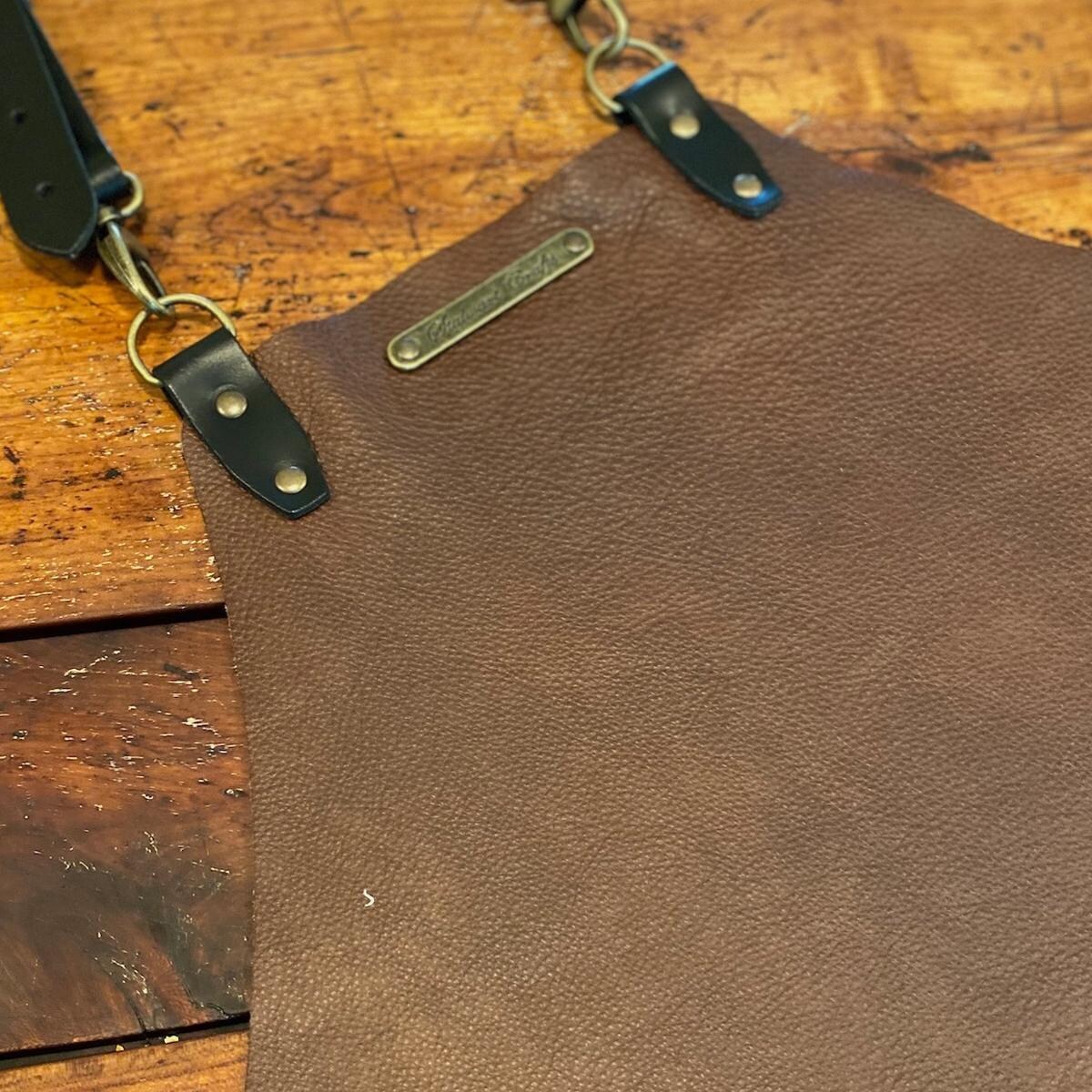 Stalwart Crafts 4410.L.D Deluxe Brown Leather Cross Strap Apron - Logo - Detail thumbnail