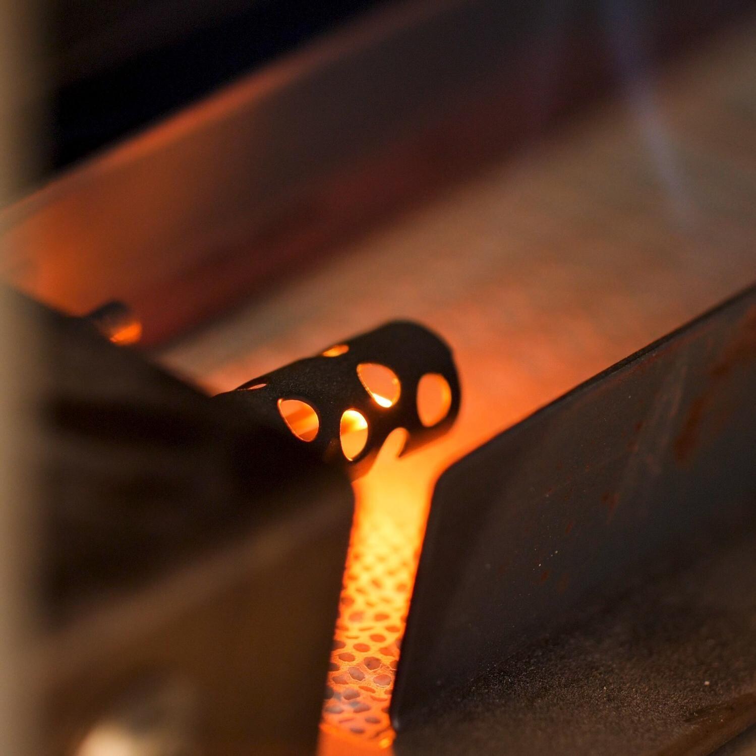 Lynx LPZA-NG Professional Napoli 30-Inch Built-In / Counter Top Natural Gas Outdoor Pizza Oven - Lit Burner - Detail thumbnail