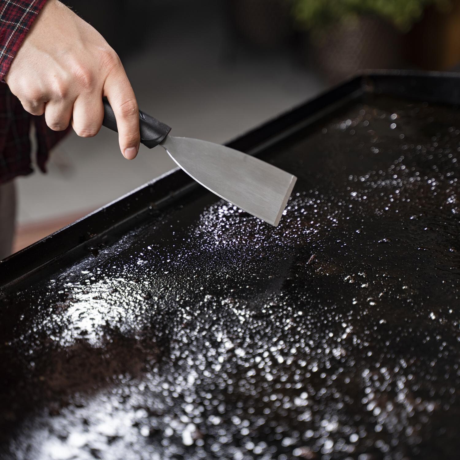 Blackstone 5463 8-Piece Griddle Cleaning Kit - Daily Cleaning W/ Scraper - Lifestyle thumbnail