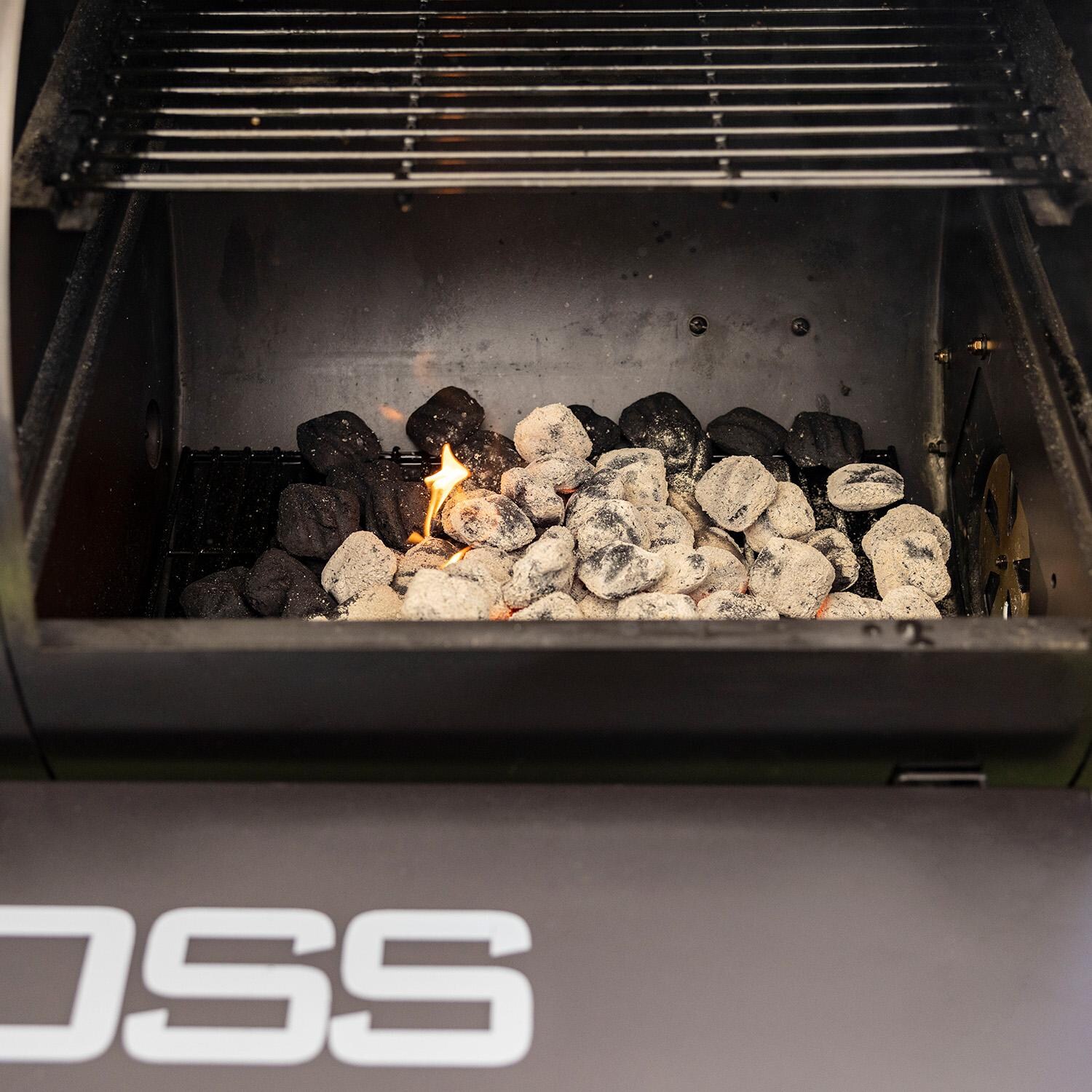 Pit Boss 11013 Charcoal/Pellet Combo Grill - Charcoal - Detail