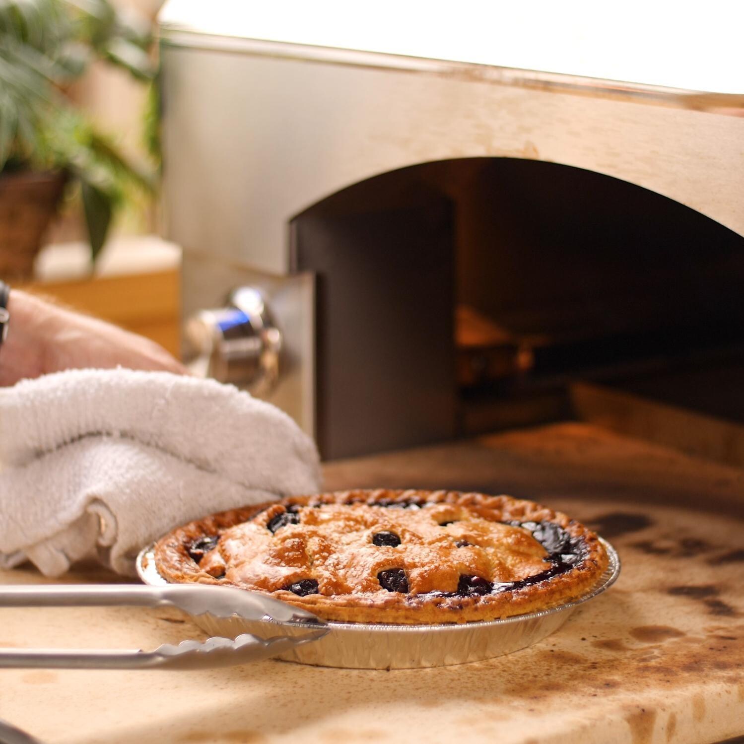 Lynx LPZA-NG Professional Napoli 30-Inch Built-In / Counter Top Natural Gas Outdoor Pizza Oven - Baking Pie - Detail thumbnail