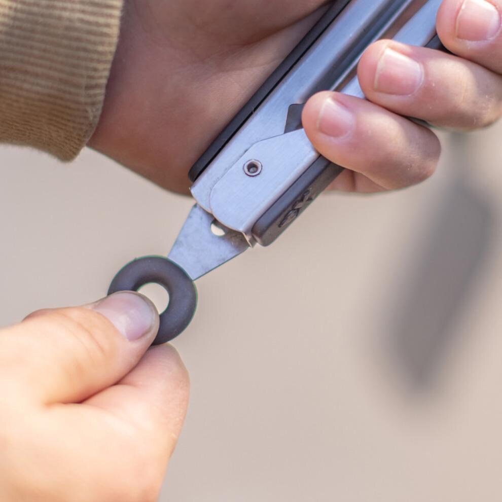 Camp Chef SPSET7 Griddle 7- Pc Essentials Kit - Tongs Locked - Detail thumbnail