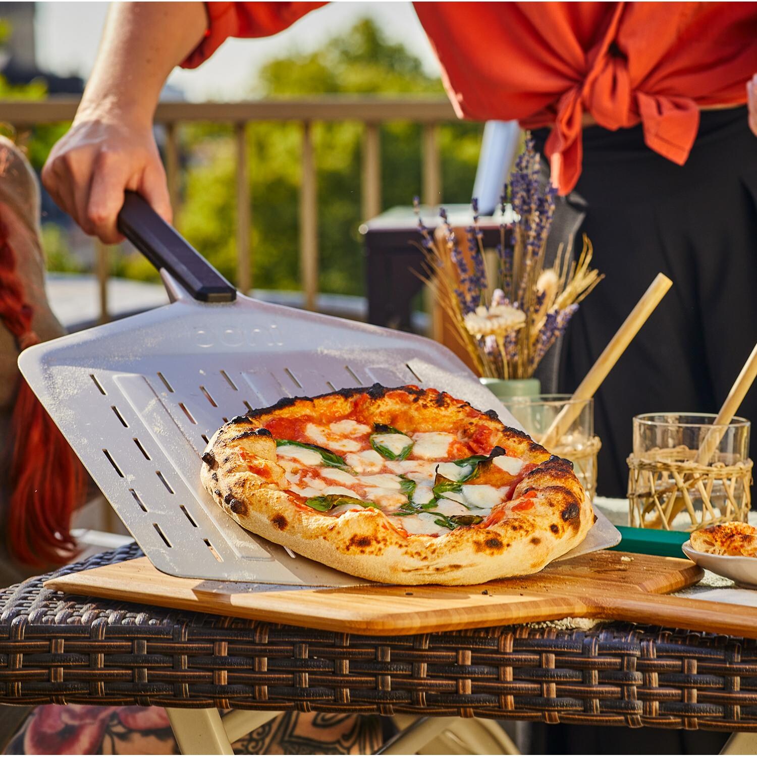 Ooni UU-P06401 12-Inch Perforated Pizza Peel thumbnail