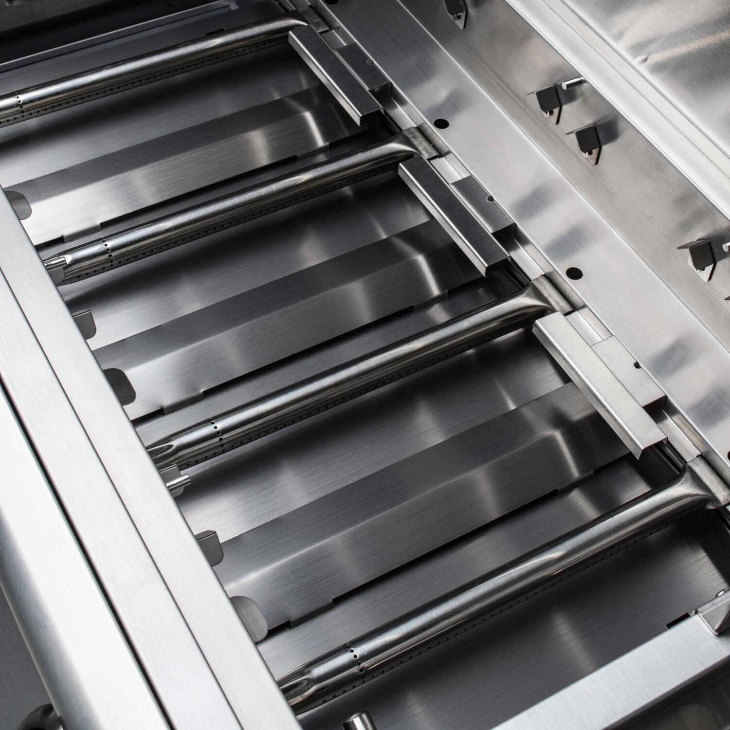 Blaze BLZ-4LBM-NG Prelude LBM 32-Inch 4-Burner Built-In Natural Gas Grill - 16 Gauge Stainless Steel Tube Burners & Heat Baffles - Detail thumbnail
