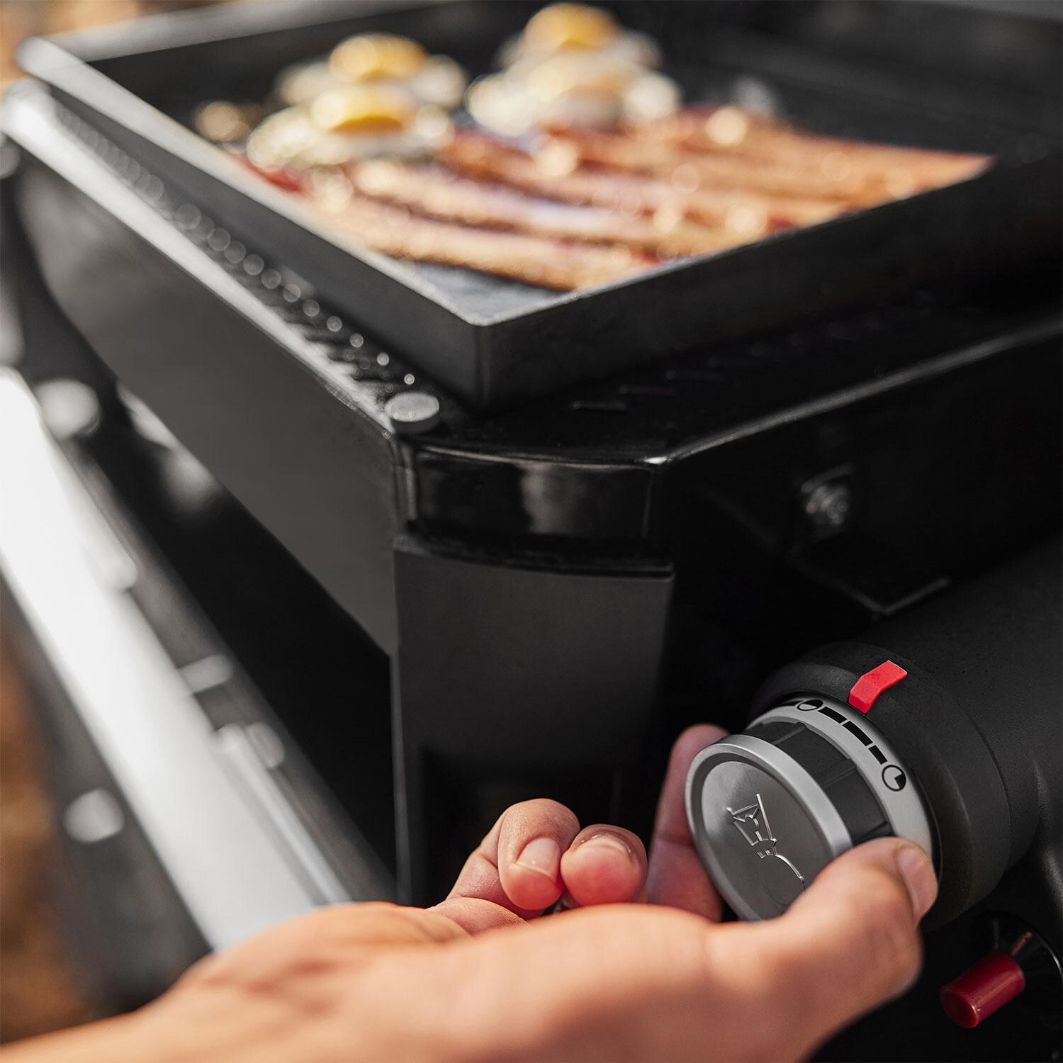 Weber Traveler 1500012 17-Inch Portable Griddle - Knob Switch - Lifestyle thumbnail