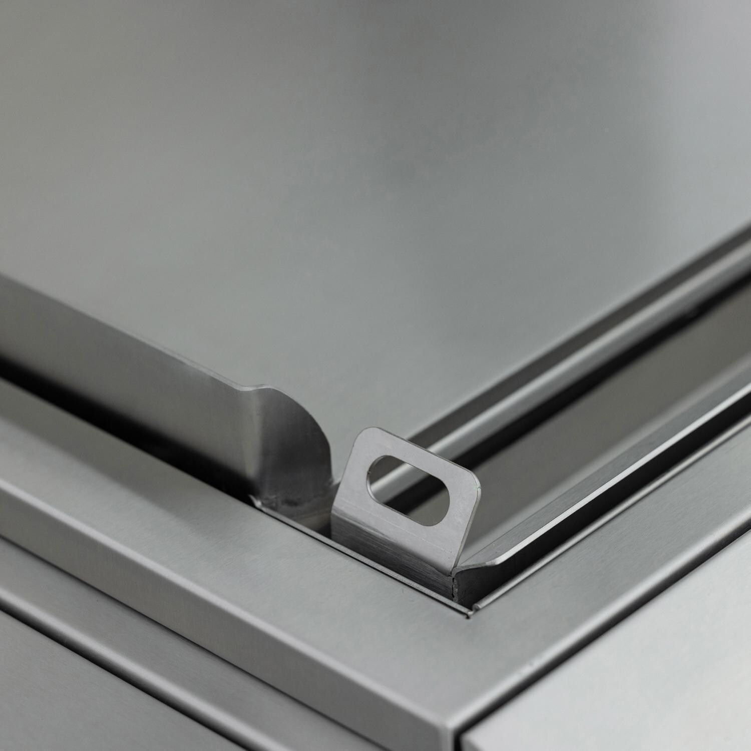 Blaze BLZ-GRIDDLE-LTE3-NG Natural Gas Griddle - Grease Trap - Detail thumbnail